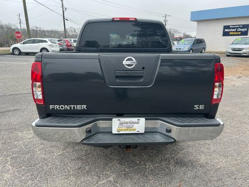 Used 2010 Nissan Frontier SE image 6