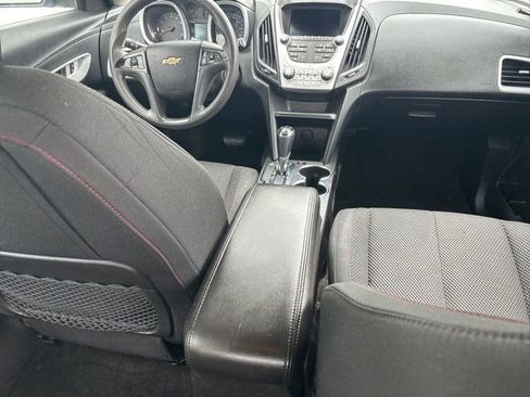 Used 2017 Chevrolet Equinox LS FWD image 33