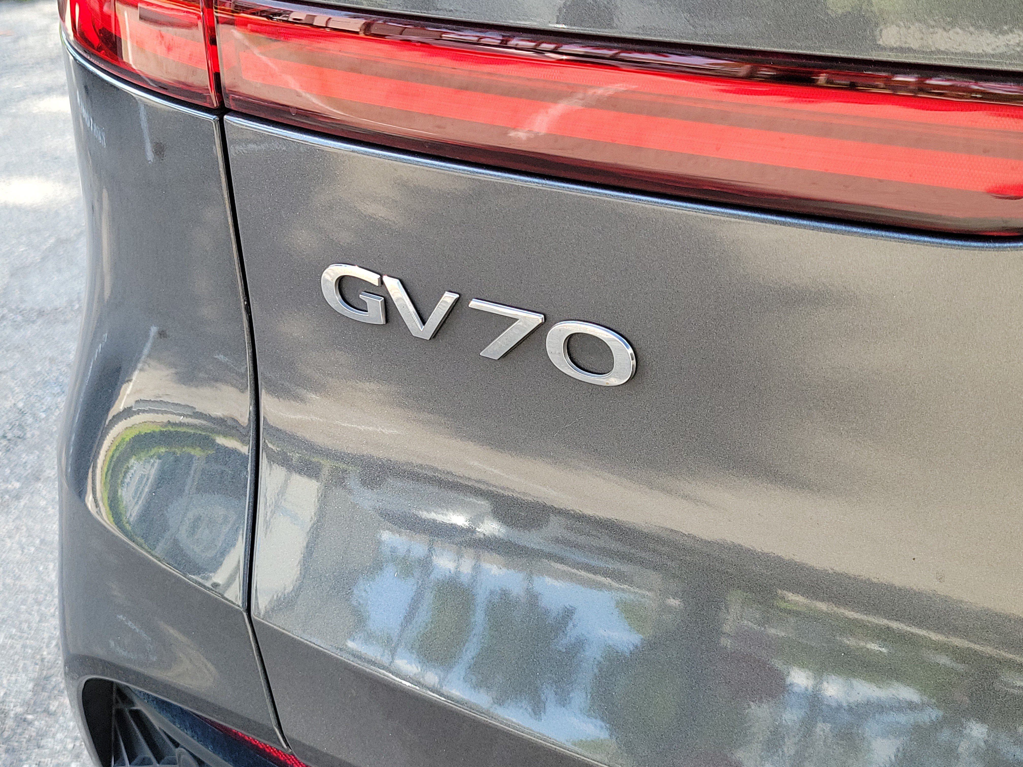 Used 2022 Genesis GV70 2.5T w/ Sport Prestige Package AWD/4WD image 5