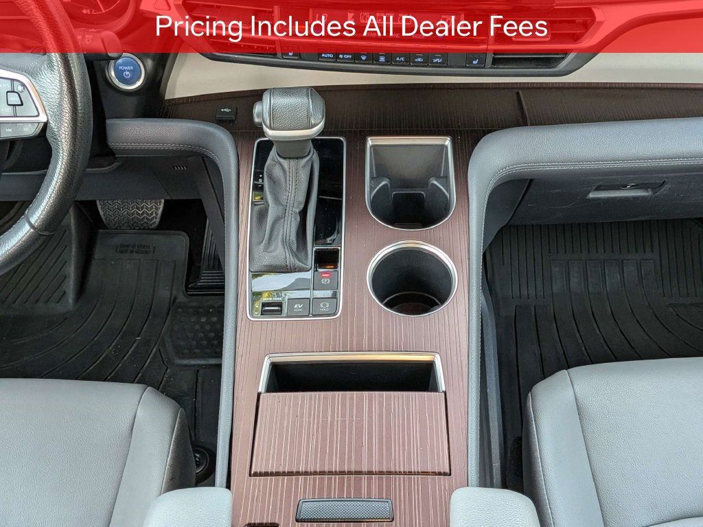 Used 2023 Toyota Sienna XLE FWD image 21
