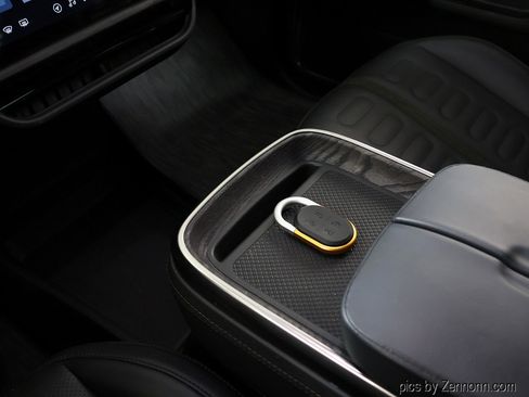 Used 2023 Rivian R1S Launch Edition image 23