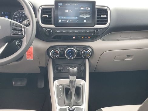 Used 2020 Hyundai Venue SEL FWD image 15