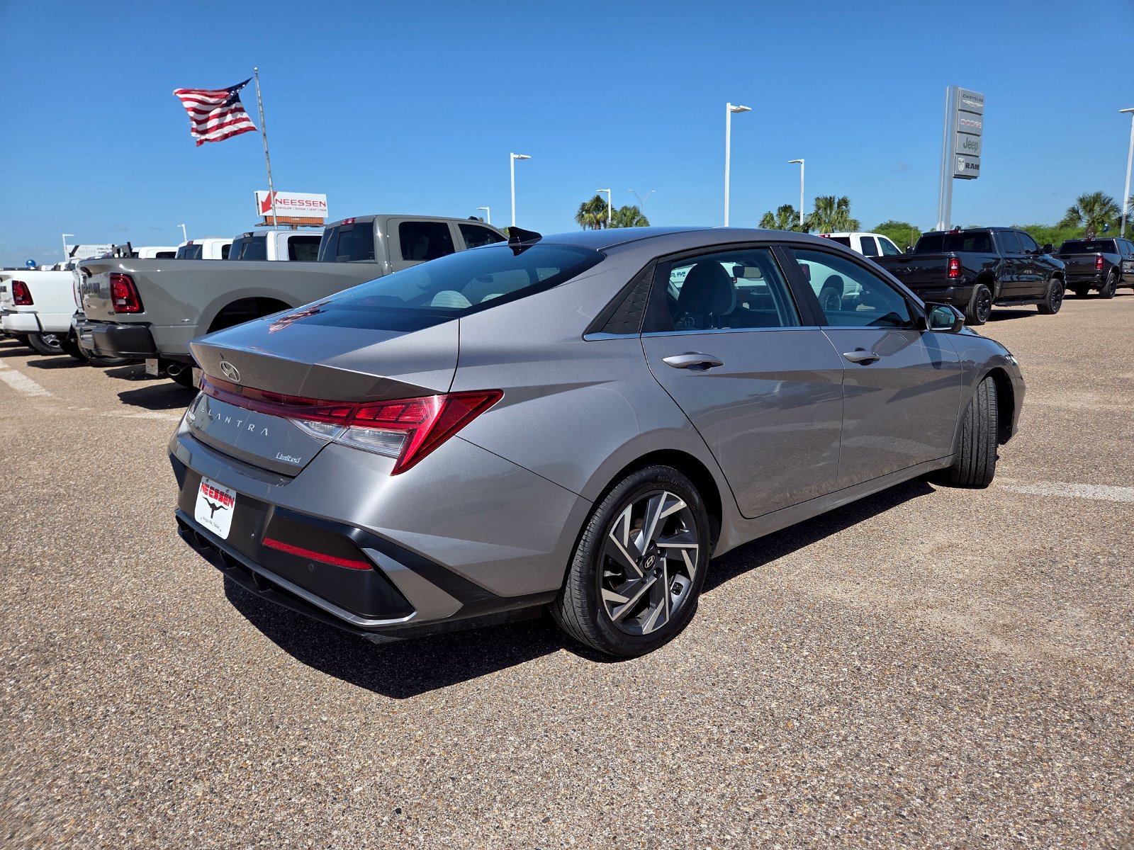 Used 2024 Hyundai Elantra Limited FWD image 7