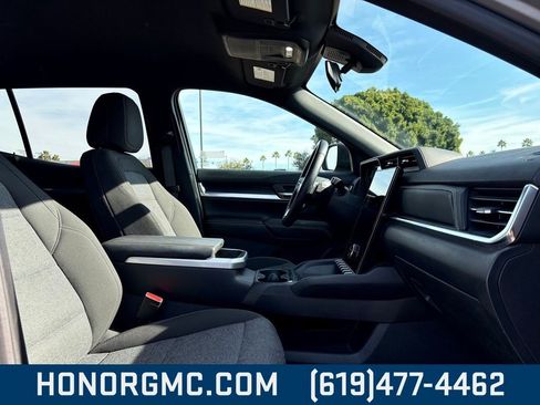 Used 2025 GMC Terrain Elevation image 19