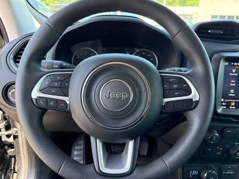 Used 2023 Jeep Renegade Latitude AWD/4WD image 13