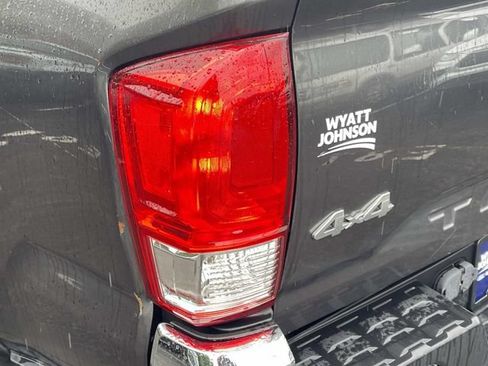 Used 2017 Toyota Tacoma SR5 w/ Tow Package AWD/4WD image 10