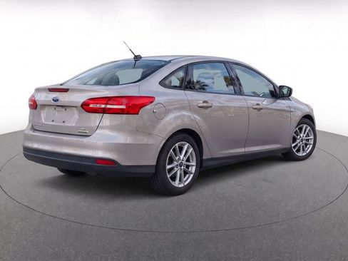 Used 2016 Ford Focus SE FWD image 4
