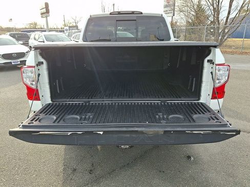 Used 2018 Nissan Titan SV image 31