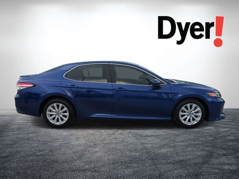 Used 2018 Toyota Camry LE FWD image 2