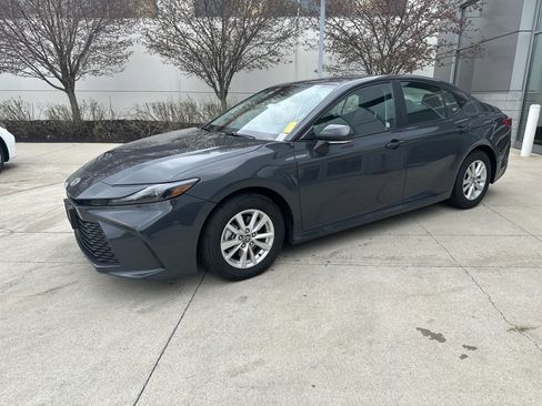 Used 2025 Toyota Camry LE image 5