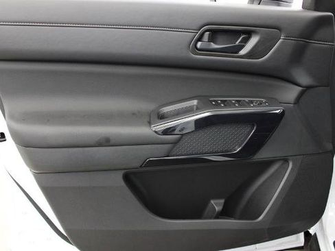 Certified 2026 Nissan Pathfinder SV FWD image 16