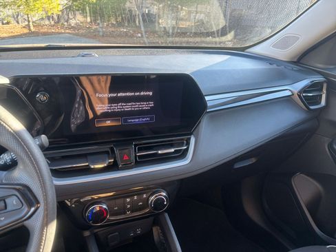 Used 2025 Chevrolet TrailBlazer LT w/ Driver Confidence Package image 33