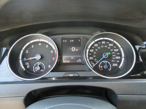 Used 2016 Volkswagen Golf R 4-Door AWD/4WD image 15