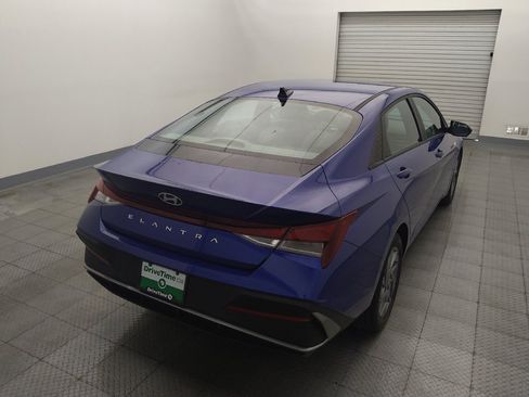 Used 2024 Hyundai Elantra SEL FWD image 7