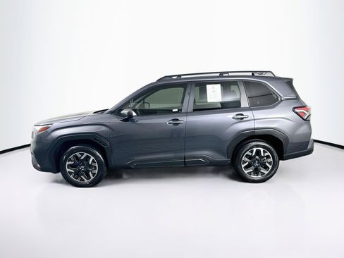 Used 2025 Subaru Forester Premium AWD/4WD image 4