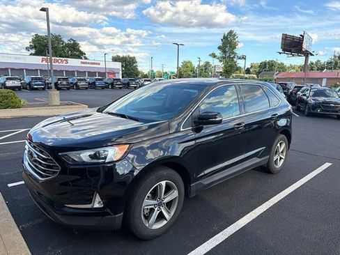 Used 2019 Ford Edge SEL w/ Equipment Group 201A FWD image 2