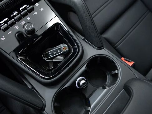Certified 2026 Porsche Cayenne E-Hybrid Coupe AWD/4WD image 33