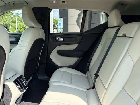 Used 2023 Volvo XC40 B5 Ultimate w/ Protection Package Premier AWD/4WD image 17