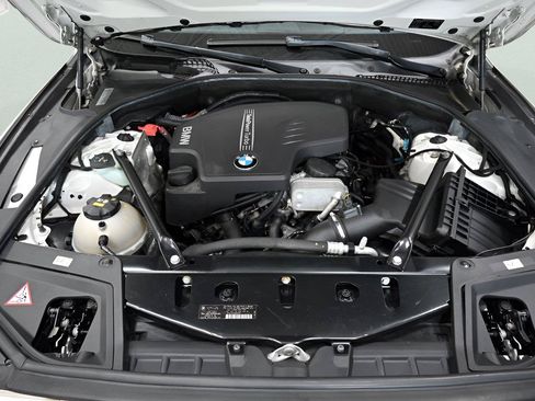 Used 2015 BMW 528i xDrive Sedan AWD/4WD image 30