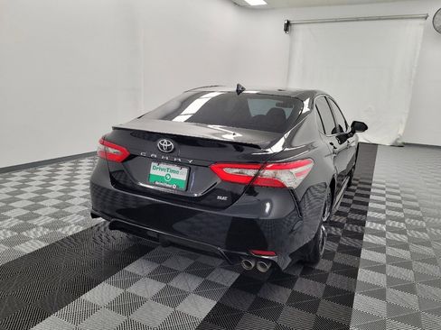 Used 2019 Toyota Camry SE FWD image 7