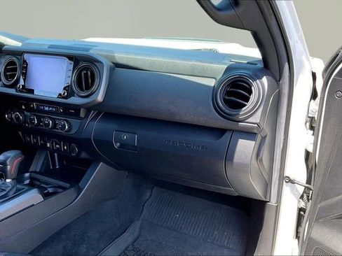 Used 2022 Toyota Tacoma TRD Pro AWD/4WD image 18