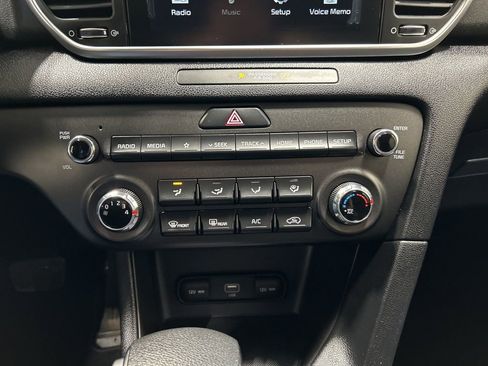 Certified 2020 Kia Sportage LX image 21