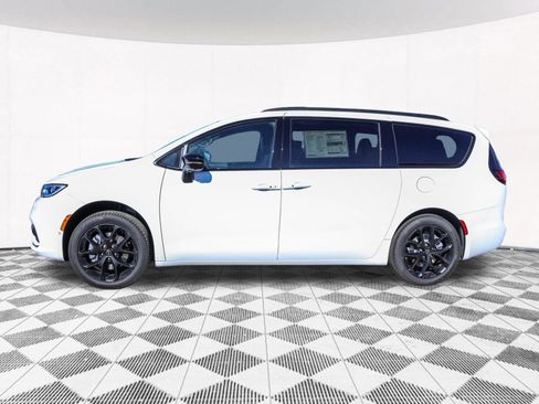 New 2026 Chrysler Pacifica Select w/ S Appearance Package AWD/4WD image 8
