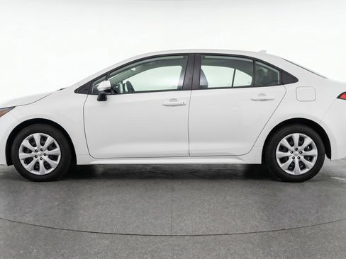 Used 2025 Toyota Corolla LE FWD image 5