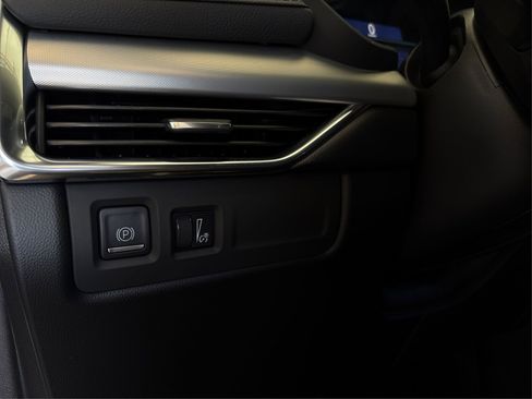 Certified 2021 Cadillac XT4 Premium Luxury w/ LPO, Radiant Package image 21