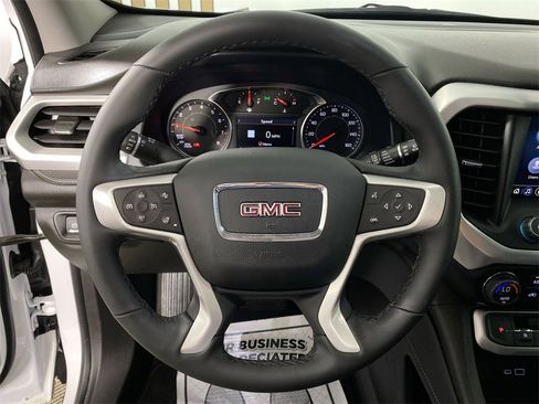 Certified 2023 GMC Acadia SLT w/ Preferred Package image 14