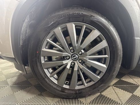 Used 2025 Nissan Pathfinder SL w/ SL Premium Package image 11