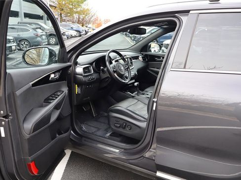Used 2018 Kia Sorento SX image 11