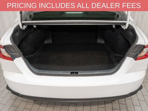 Used 2025 Toyota Camry SE FWD image 5
