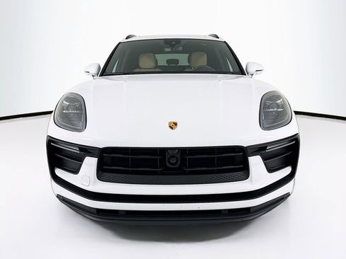 Certified 2025 Porsche Macan AWD/4WD image 10
