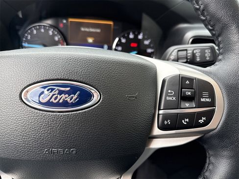 Used 2022 Ford Explorer XLT w/ Equipment Group 202A image 28