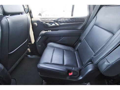 Used 2024 GMC Yukon Denali RWD image 12