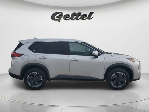 Used 2024 Nissan Rogue SV FWD image 4