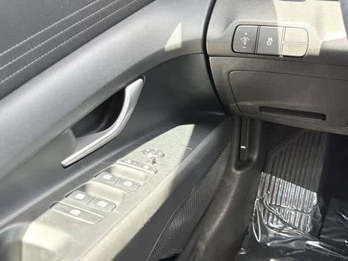 Used 2024 Hyundai Elantra SEL FWD image 14