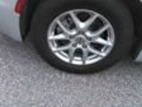 Used 2024 Chrysler Pacifica Touring-L FWD image 20