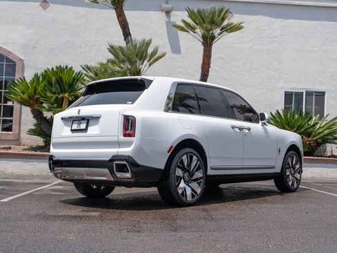 Used 2025 Rolls-Royce Cullinan AWD/4WD image 2