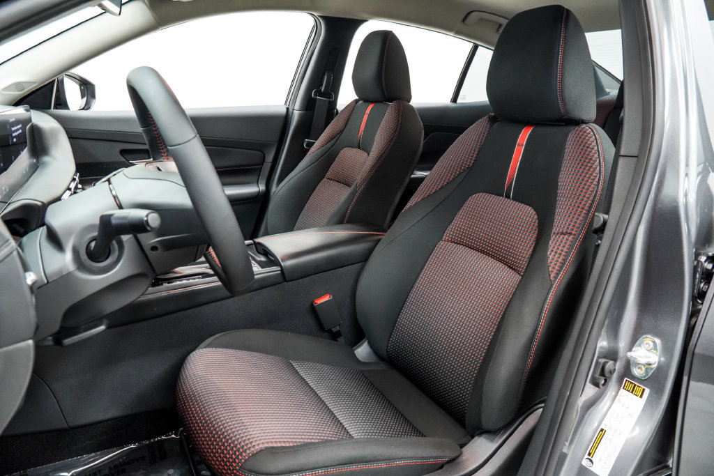 Used 2026 Nissan Sentra SR w/ Floor Mat Package FWD image 16