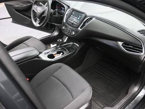 Used 2018 Chevrolet Malibu LT FWD image 42