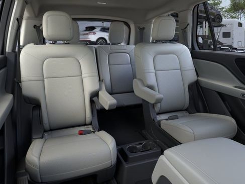 New 2026 Lincoln Aviator AWD image 11