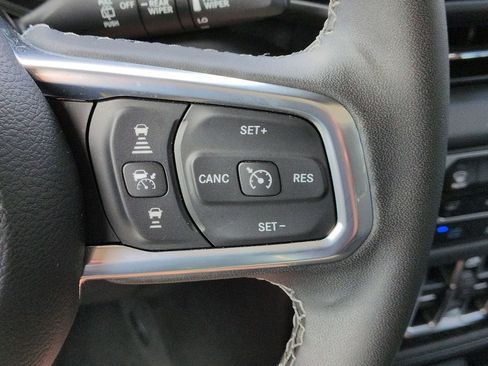 Used 2025 Jeep Wrangler Unlimited Sahara AWD/4WD image 13