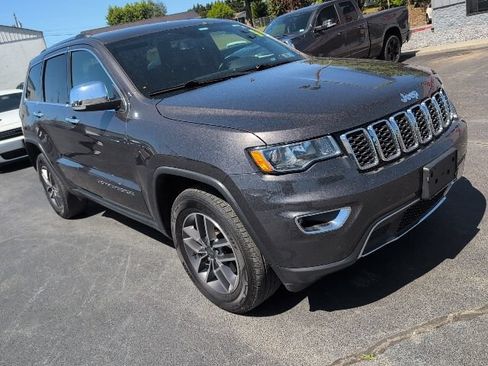 Used 2020 Jeep Grand Cherokee Limited AWD/4WD image 2