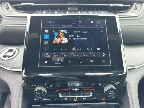 Used 2025 Jeep Grand Cherokee Altitude AWD/4WD image 11