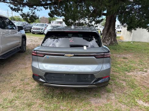 Used 2025 Chevrolet Equinox EV LT w/ Convenience Package image 6