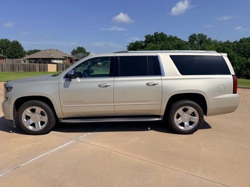 Used 2017 Chevrolet Suburban Premier AWD/4WD image 2