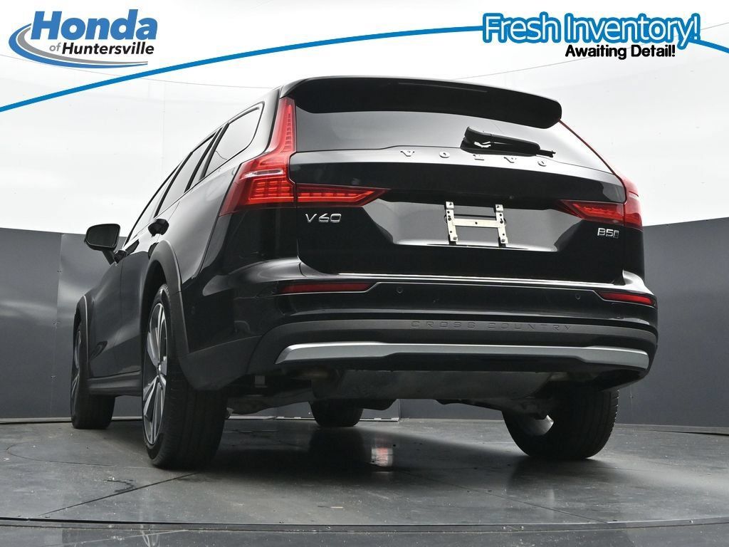 Used 2025 Volvo V60 B5 Cross Country Plus AWD/4WD image 32