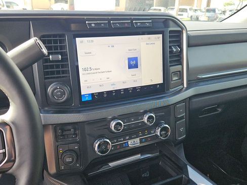 Used 2024 Ford F250 Platinum image 18